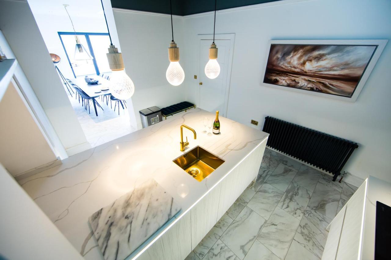 Rounton Villa By Maison Parfaite - Hot Tub - Sea Views - Parking ロビン・フッズ・ベイ エクステリア 写真