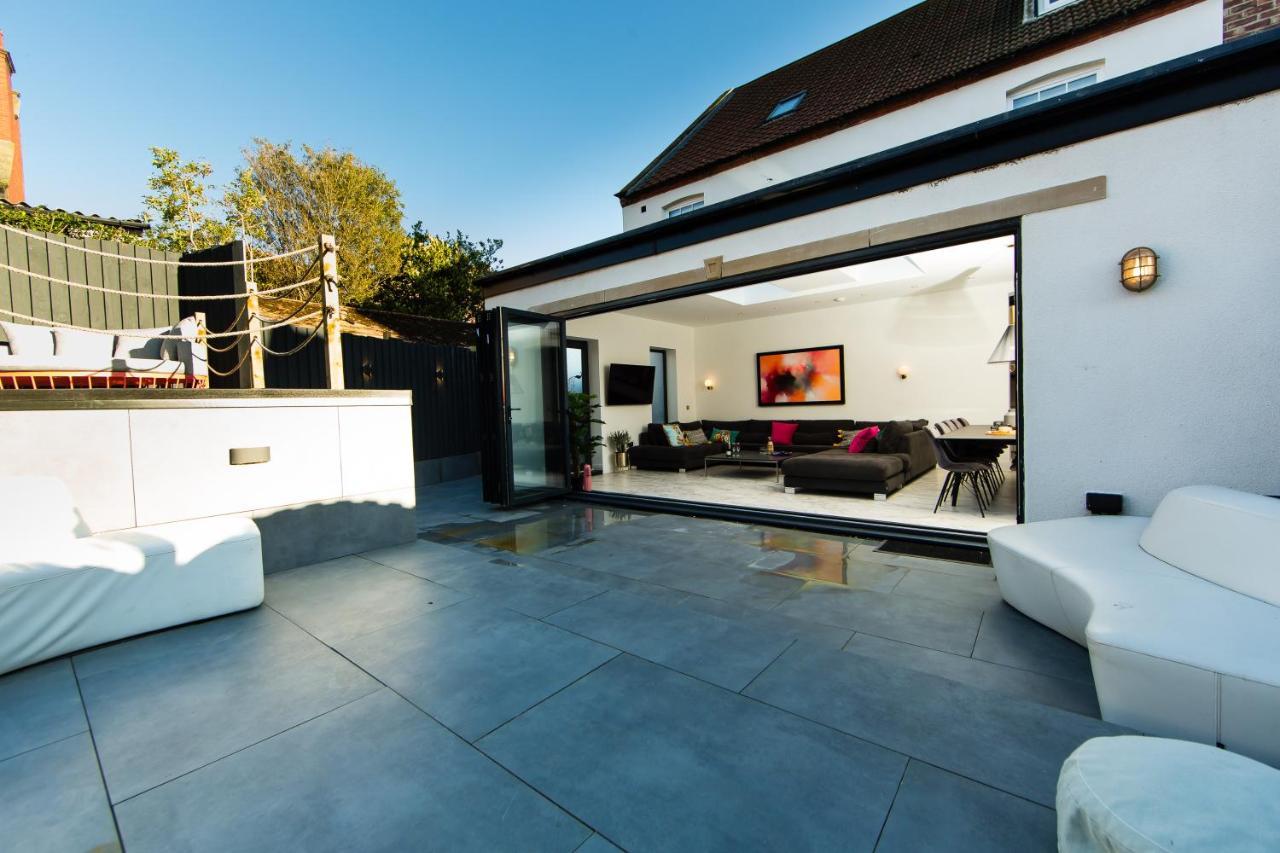 Rounton Villa By Maison Parfaite - Hot Tub - Sea Views - Parking ロビン・フッズ・ベイ エクステリア 写真