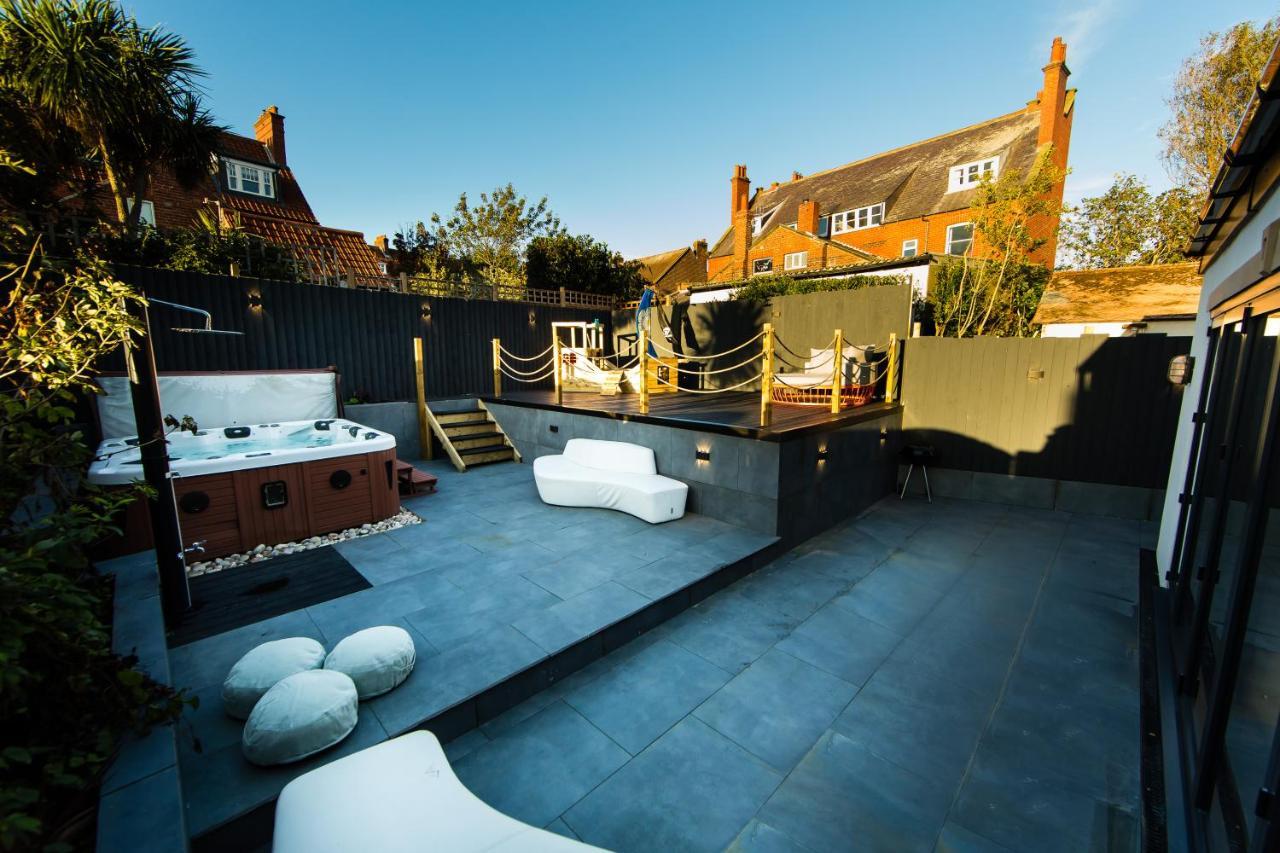 Rounton Villa By Maison Parfaite - Hot Tub - Sea Views - Parking ロビン・フッズ・ベイ エクステリア 写真