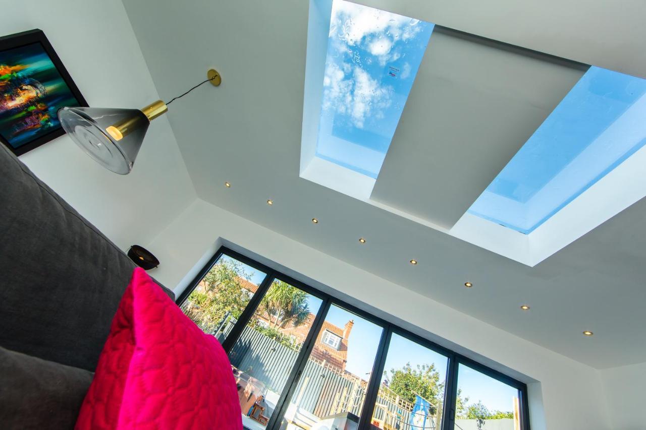 Rounton Villa By Maison Parfaite - Hot Tub - Sea Views - Parking ロビン・フッズ・ベイ エクステリア 写真