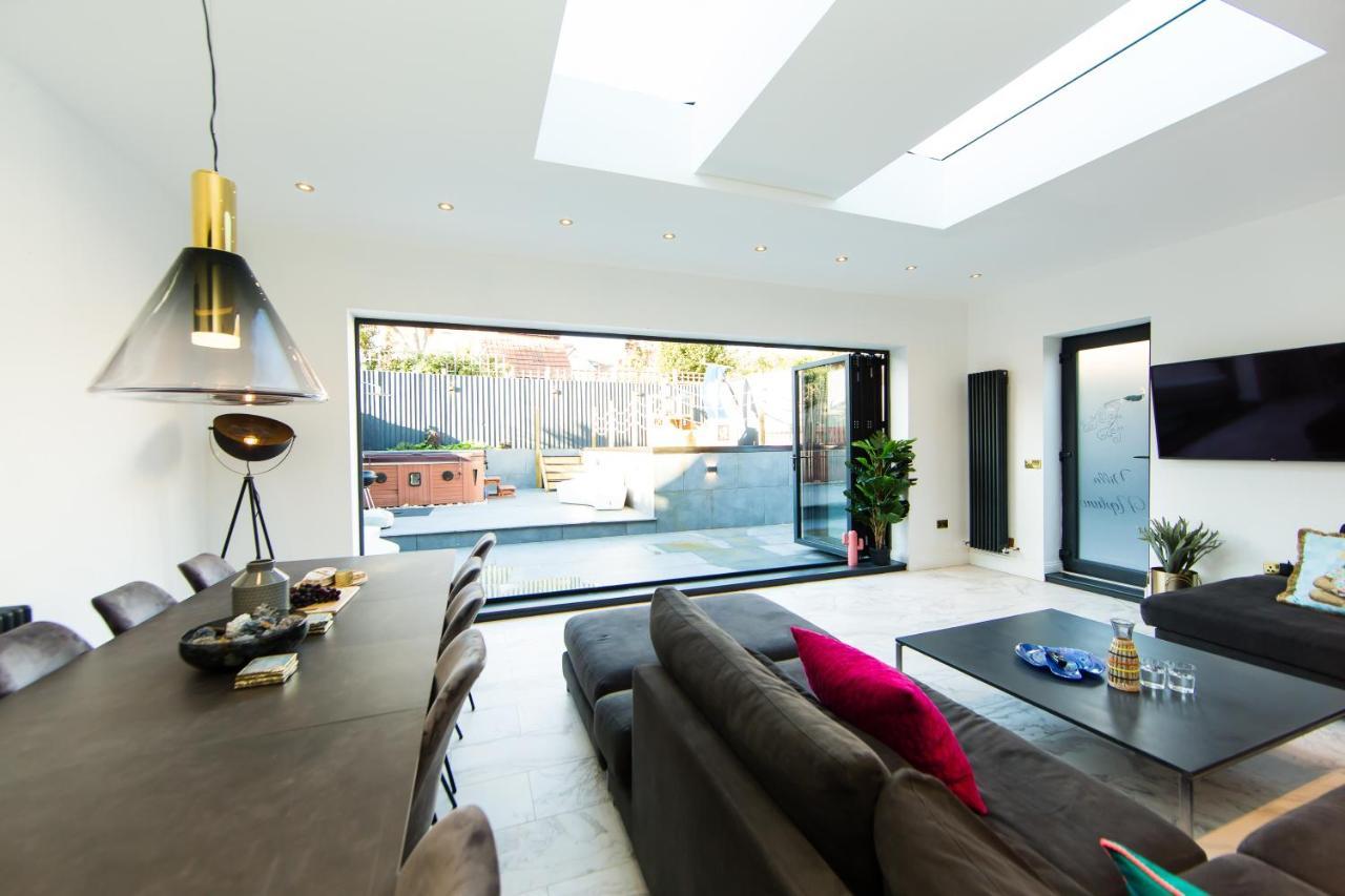 Rounton Villa By Maison Parfaite - Hot Tub - Sea Views - Parking ロビン・フッズ・ベイ エクステリア 写真